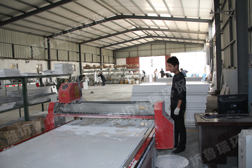 化學(xué)法二氧化氯發(fā)生器生產(chǎn)車(chē)間下料區(qū)