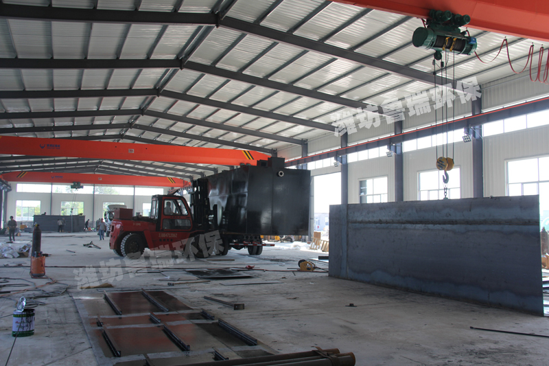 地埋一體化污水設(shè)備生產(chǎn)車(chē)間加工現(xiàn)場(chǎng)