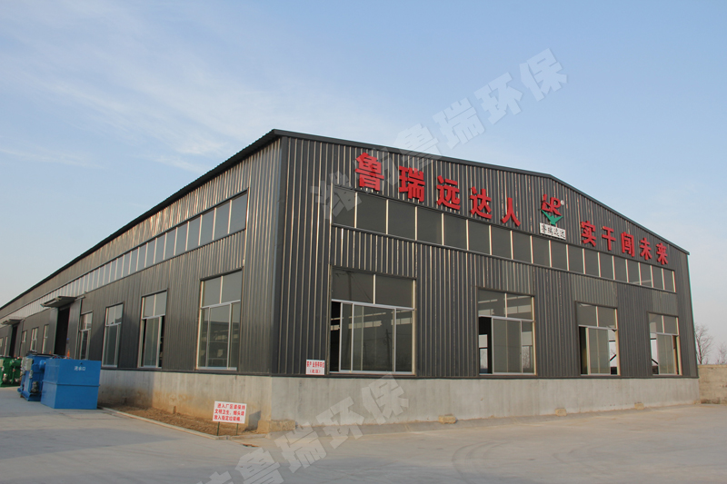 地埋式一體化污水處理設(shè)備車(chē)間一角