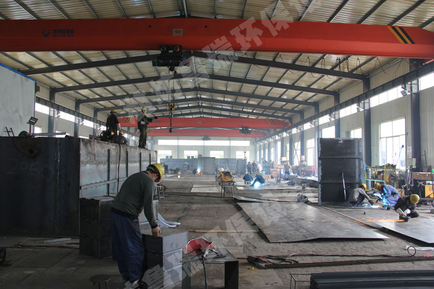 地埋式污水車(chē)間加工現(xiàn)場(chǎng)一角